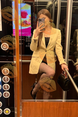 Chloe photo 3, middle eastern, slim, brunette, 170 cm, 52 kg, Medium bust, Hong Kong