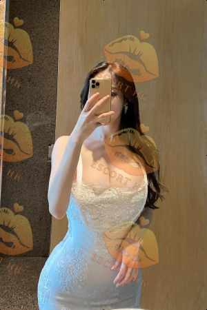 Winter photo 2, asian, slim, black hair, 170 cm, 52 kg, Extra Large bust, Hong Kong