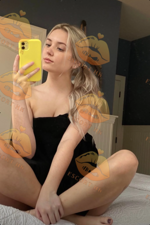 Autumn photo 5, european, slim, blonde hair, 176 cm, 54 kg, Medium bust, Hong Kong