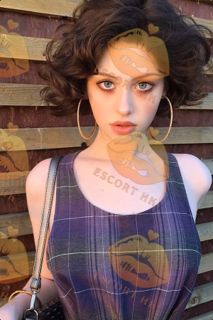 Tessa photo 3, european, slim, brunette, 170 cm, 52 kg, Small bust, Hong Kong