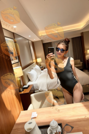 Whitney photo 8, asian, average, brunette, 170 cm, 55 kg, Small bust, Hong Kong