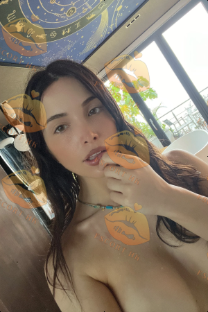 Clementine photo 1, european, slim, black hair, 168 cm, 51 kg, Medium bust, Hong Kong