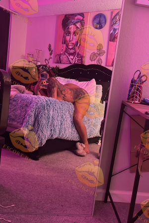 Chastity photo 10, ebony, average, red hair, 170 cm, 70 kg, Large bust, Hong Kong