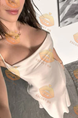 Alejandra photo 1, european, slim, brunette, 169 cm, 50 kg, Medium bust, Hong Kong