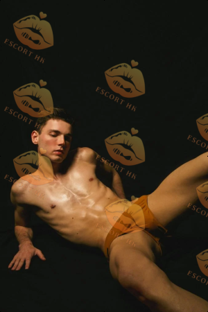 Fabian photo 11, european, slim, brunette, 183 cm, 61 kg, Hong Kong