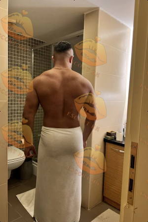 Max photo 3, european, curvy, black hair, 180 cm, 81 kg, Hong Kong