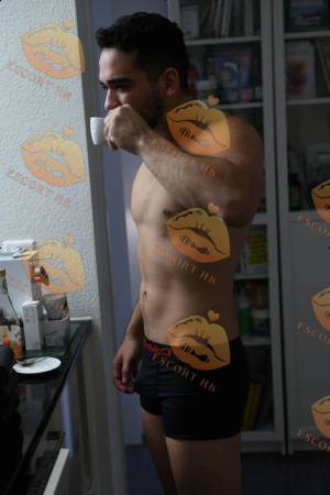 Mateo photo 1, latina, curvy, black hair, 180 cm, 81 kg, Hong Kong