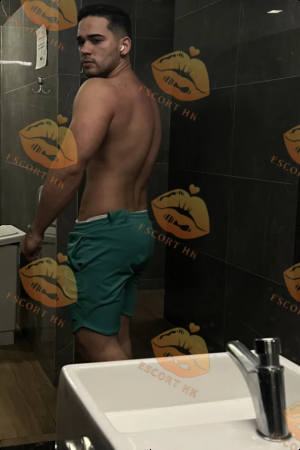 Mateo photo 7, latina, curvy, black hair, 180 cm, 81 kg, Hong Kong