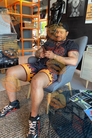 Chester photo 1, ebony, curvy, black hair, 188 cm, 120 kg, Hong Kong
