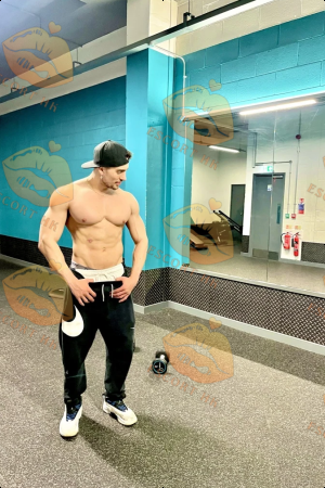 Hajoon photo 2, slavic, curvy, blonde hair, 183 cm, 90 kg, Hong Kong
