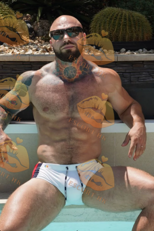Slade photo 2, european, curvy, brunette, 190 cm, 100 kg, Hong Kong