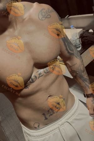 Cristian photo 3, latina, curvy, brunette, 180 cm, 95 kg, Hong Kong