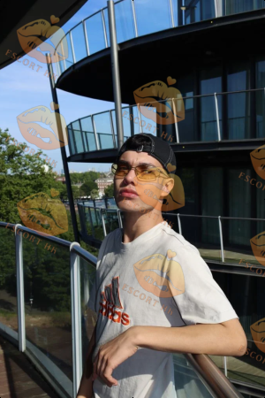 Taehyun photo 8, latina, average, black hair, 175 cm, 65 kg, Hong Kong