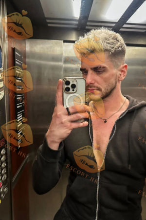 Roman photo 2, slavic, curvy, blonde hair, 185 cm, 90 kg, Hong Kong