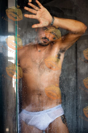 Hector photo 1, latina, average, black hair, 195 cm, 95 kg, Hong Kong