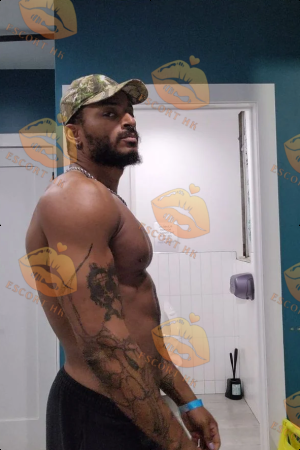 Lucas photo 16, european, curvy, black hair, 188 cm, 100 kg, Hong Kong