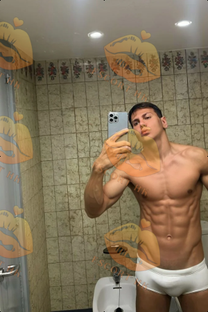 Lance photo 1, latina, average, brunette, 178 cm, 79 kg, Hong Kong