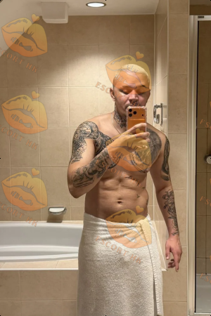 Stone photo 14, latina, curvy, blonde hair, 185 cm, 86 kg, Hong Kong