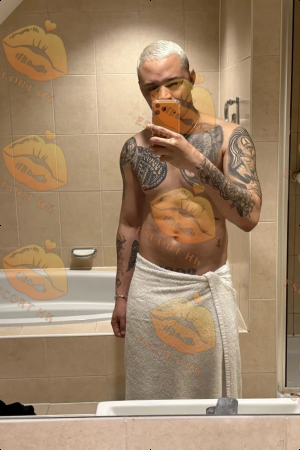 Stone photo 16, latina, curvy, blonde hair, 185 cm, 86 kg, Hong Kong