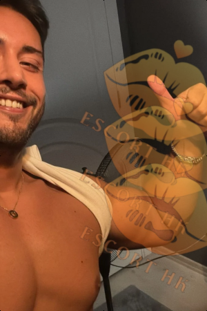 Mario photo 12, latina, curvy, black hair, 178 cm, 81 kg, Hong Kong