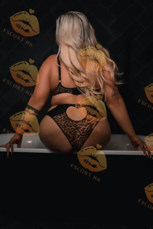 Rae photo 1, european, curvy, brunette, 180 cm, 110 kg, Large bust, Hong Kong