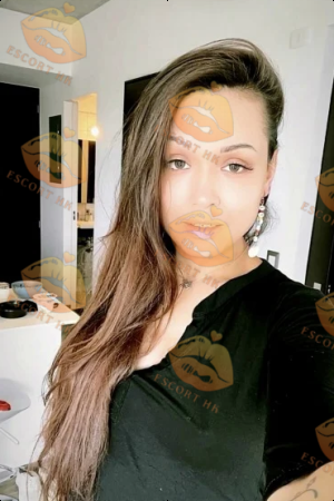 Luciana photo 3, european, curvy, brunette, 170 cm, 74 kg, Small bust, Hong Kong