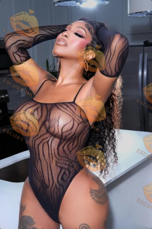 Lucia photo 11, european, curvy, auburn hair, 174 cm, 77 kg, Large bust, Hong Kong