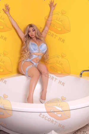 Becca photo 20, latina, curvy, blonde hair, 167 cm, 70 kg, Large bust, Hong Kong