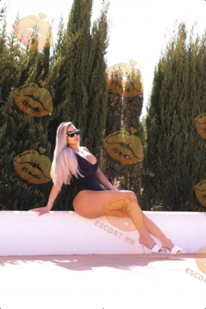Becca photo 35, latina, curvy, blonde hair, 167 cm, 70 kg, Large bust, Hong Kong