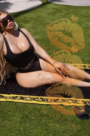 Becca photo 5, latina, curvy, blonde hair, 167 cm, 70 kg, Large bust, Hong Kong