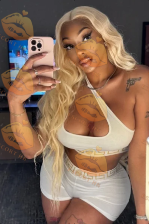 Manuela photo 16, ebony, curvy, blonde hair, 170 cm, 77 kg, Large bust, Hong Kong