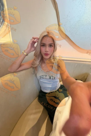 Emily photo 1, asian, slim, blonde hair, 174 cm, 54 kg, Small bust, Hong Kong