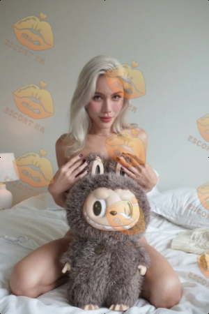 Emily photo 15, asian, slim, blonde hair, 174 cm, 54 kg, Small bust, Hong Kong