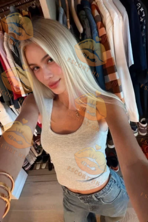 Emily photo 21, asian, slim, blonde hair, 174 cm, 54 kg, Small bust, Hong Kong