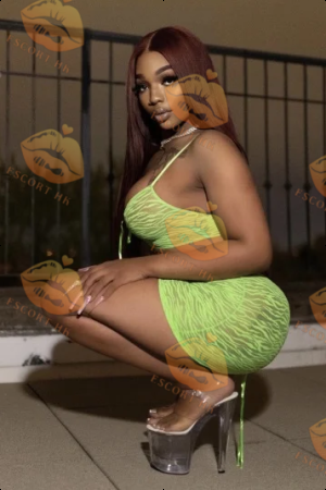 Adelaide photo 12, european, curvy, black hair, 176 cm, 93 kg, Large bust, Hong Kong