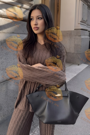 Adelina photo 33, asian, black hair, 176 cm, 55 kg, Medium bust, Hong Kong