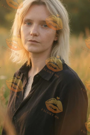 Aliya photo 1, european, blonde hair, 175 cm, 60 kg, Medium bust, Hong Kong